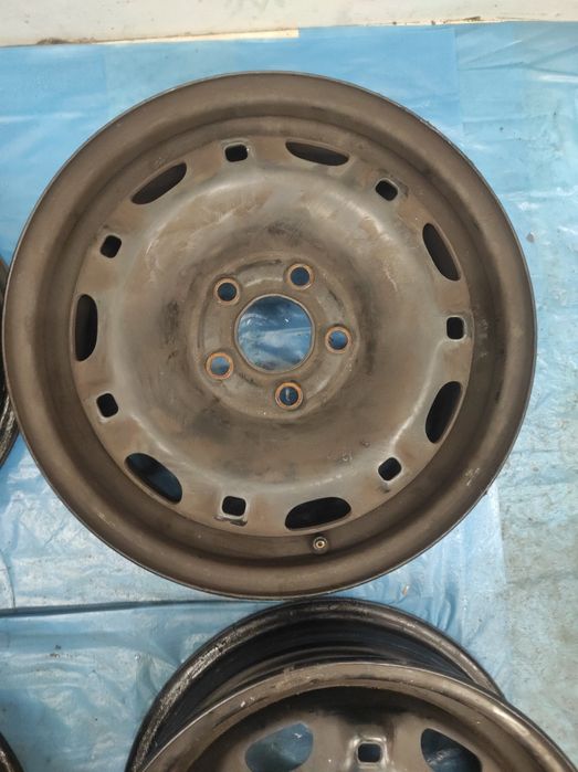 Felgi stalowe Stalówki VW Volkswagen Golf IV R 14 5x100 otwór 57,1 mm