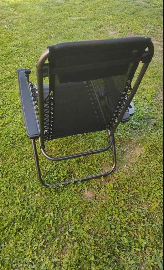 Кресло-лежак для сада с подстаканником