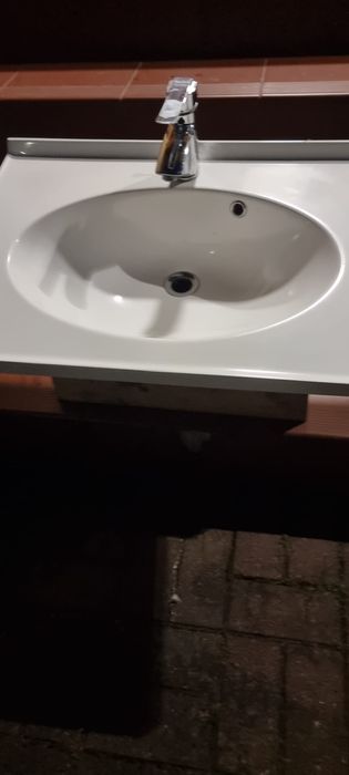 Umywalka ceramiczna wpuszczana w blat, Umywalka Rea