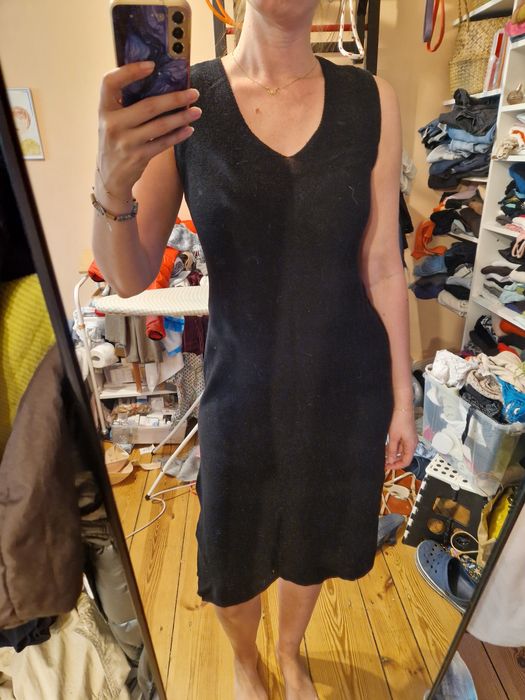 Sukienka dzianinowa czarna midi