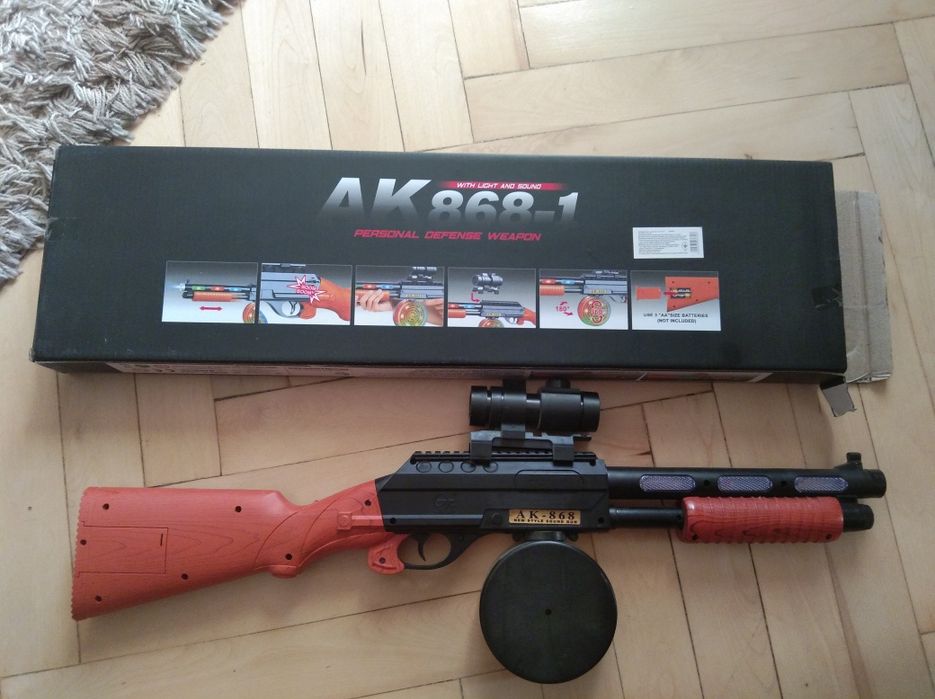 Продам игрушечный автомат со светом и звуком