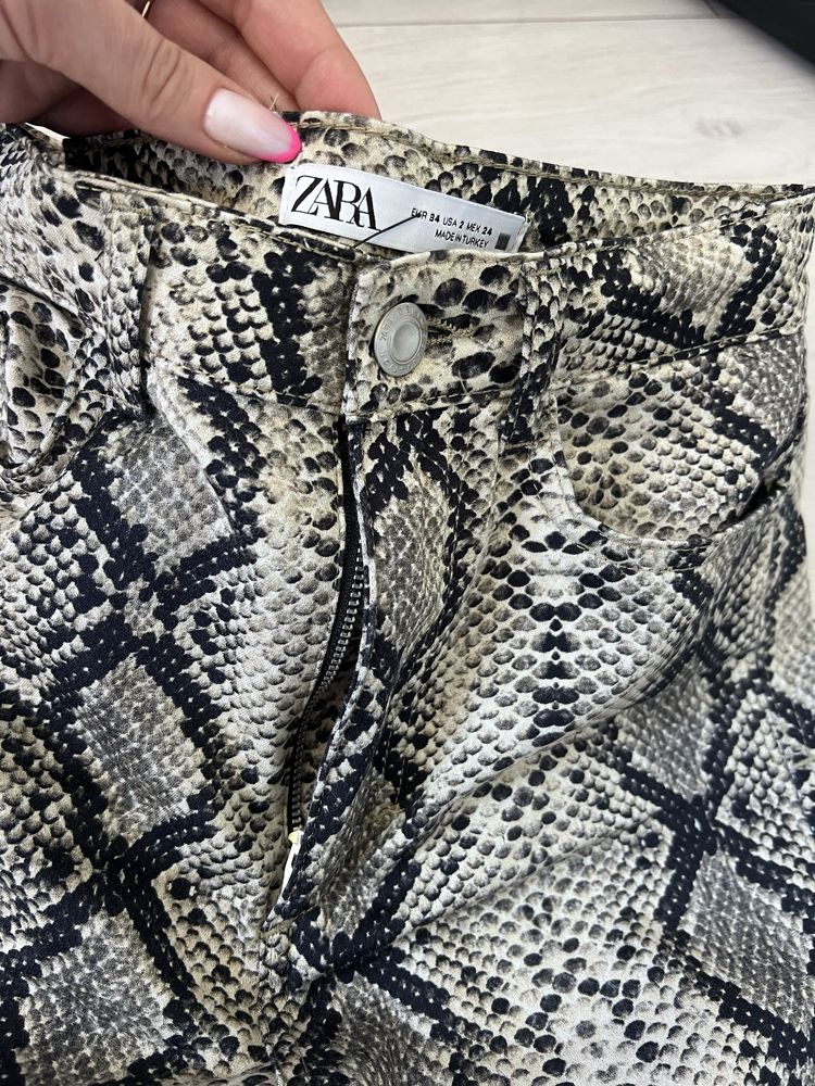 Spodnie Zara materiałowe wzór skóra węża print r. XS High Rise