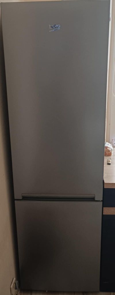 Lodówka na gwarancji 2m Beko