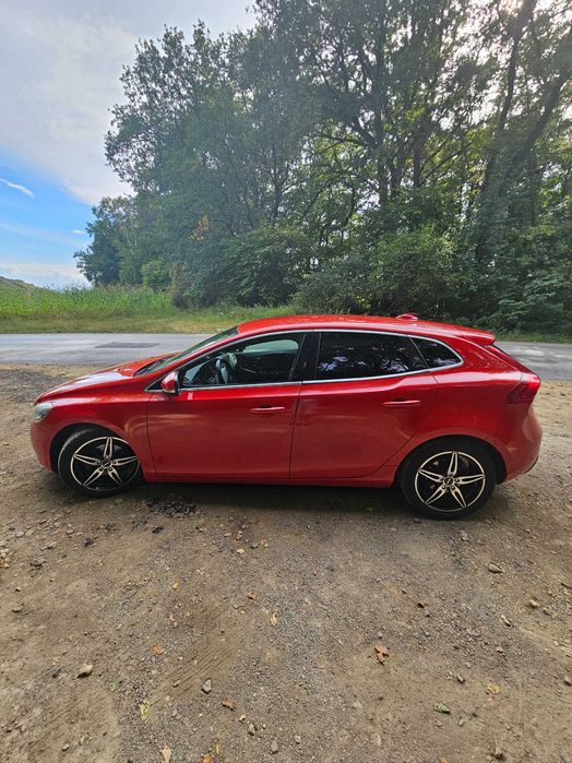 Volvo v40 momentum