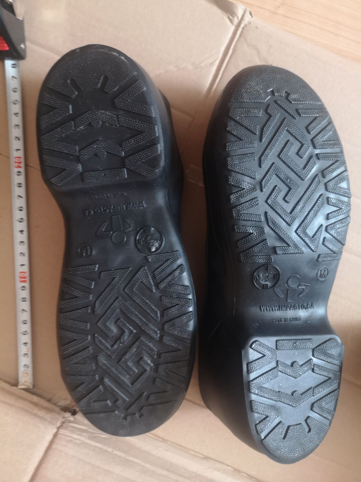 . Nakładki gumowe na buty nr 10M/