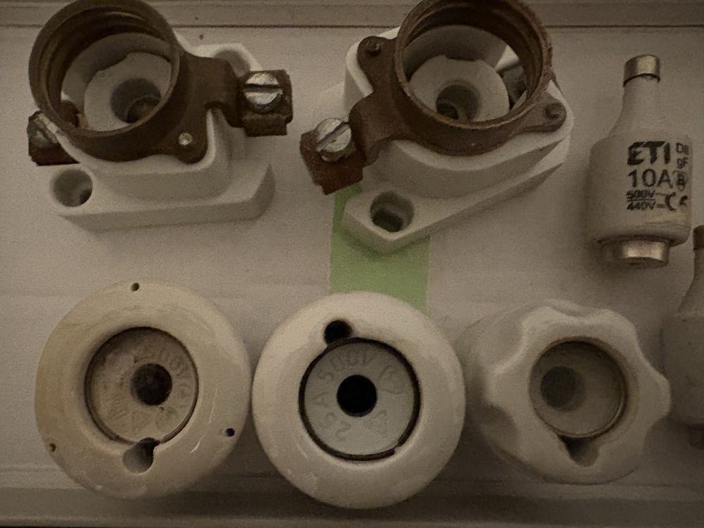 Porcelanowe gniazdo bezpiecznika zestaw