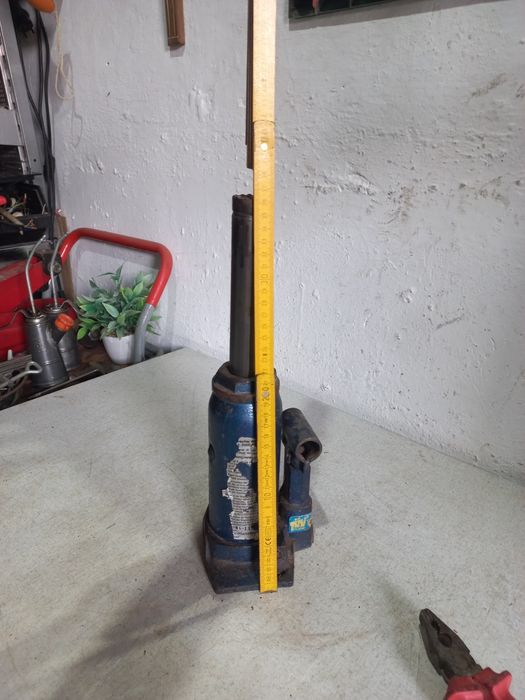 Niemiecki Podnośnik hydrauliczny 5T