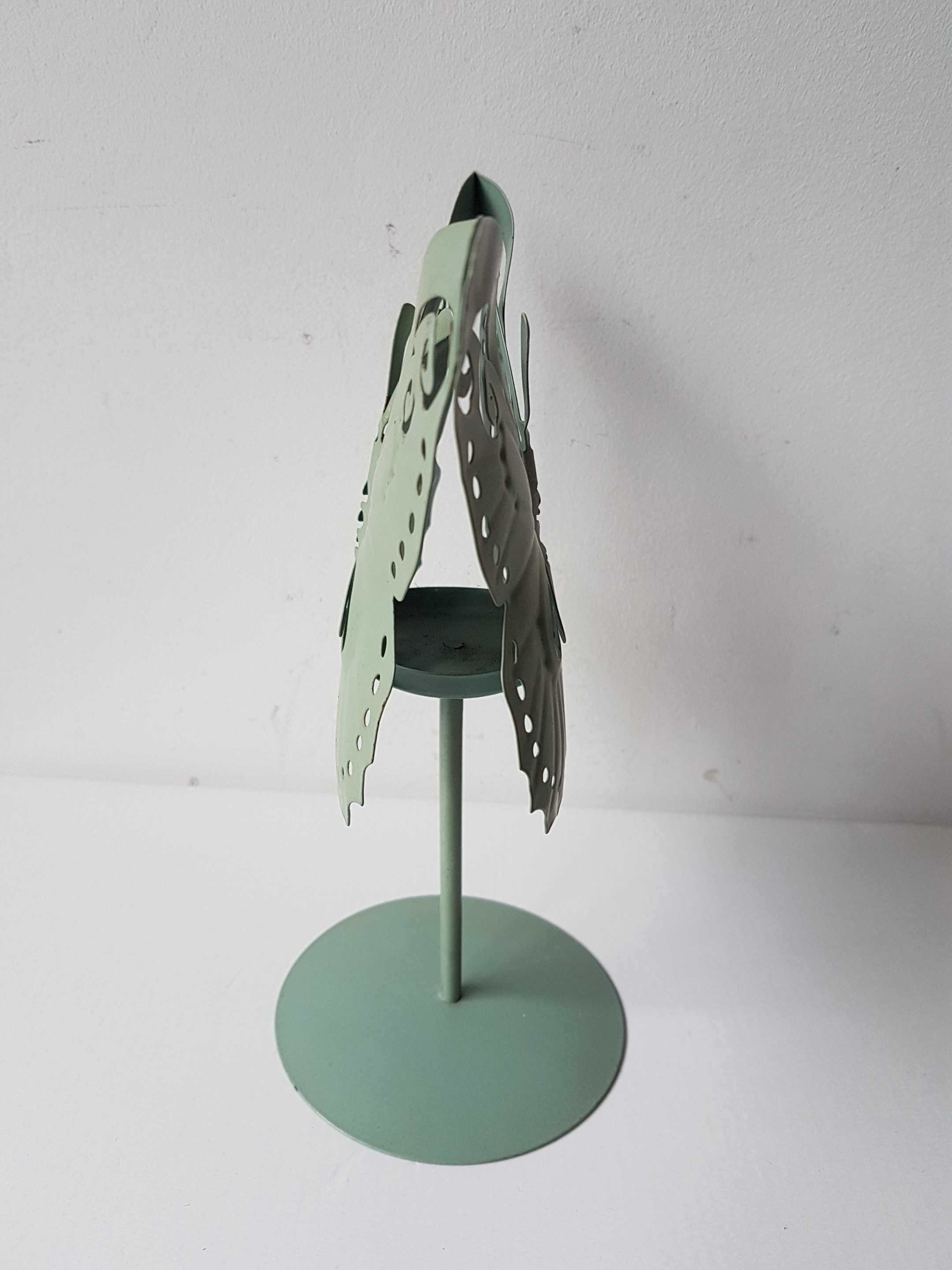 Metalowy świecznik na tealight motyl 3D kolor blady zielony
