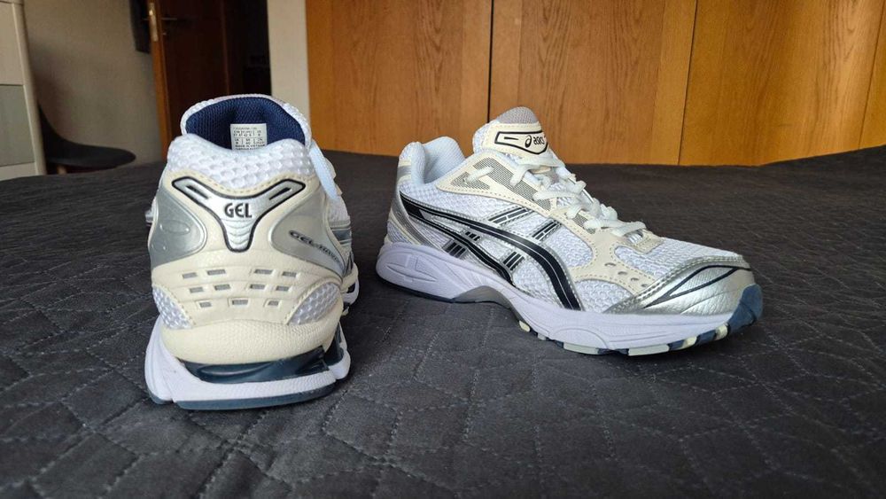 Ténis ASICS Gel Kayano 14  -  tamanho 42,5