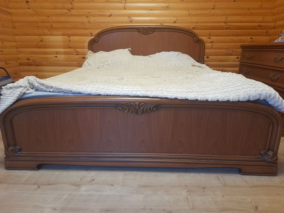 Кровать двухспальная ,дерево,Мдф, гарнитур