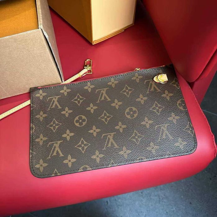 Torebka damska elegancka Louis Vuitton LV od reki 87-9