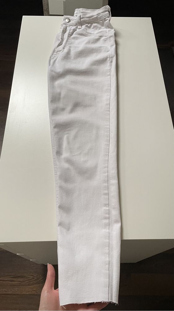 Spodnie białe ZARA r 34 rurki wysokie stan