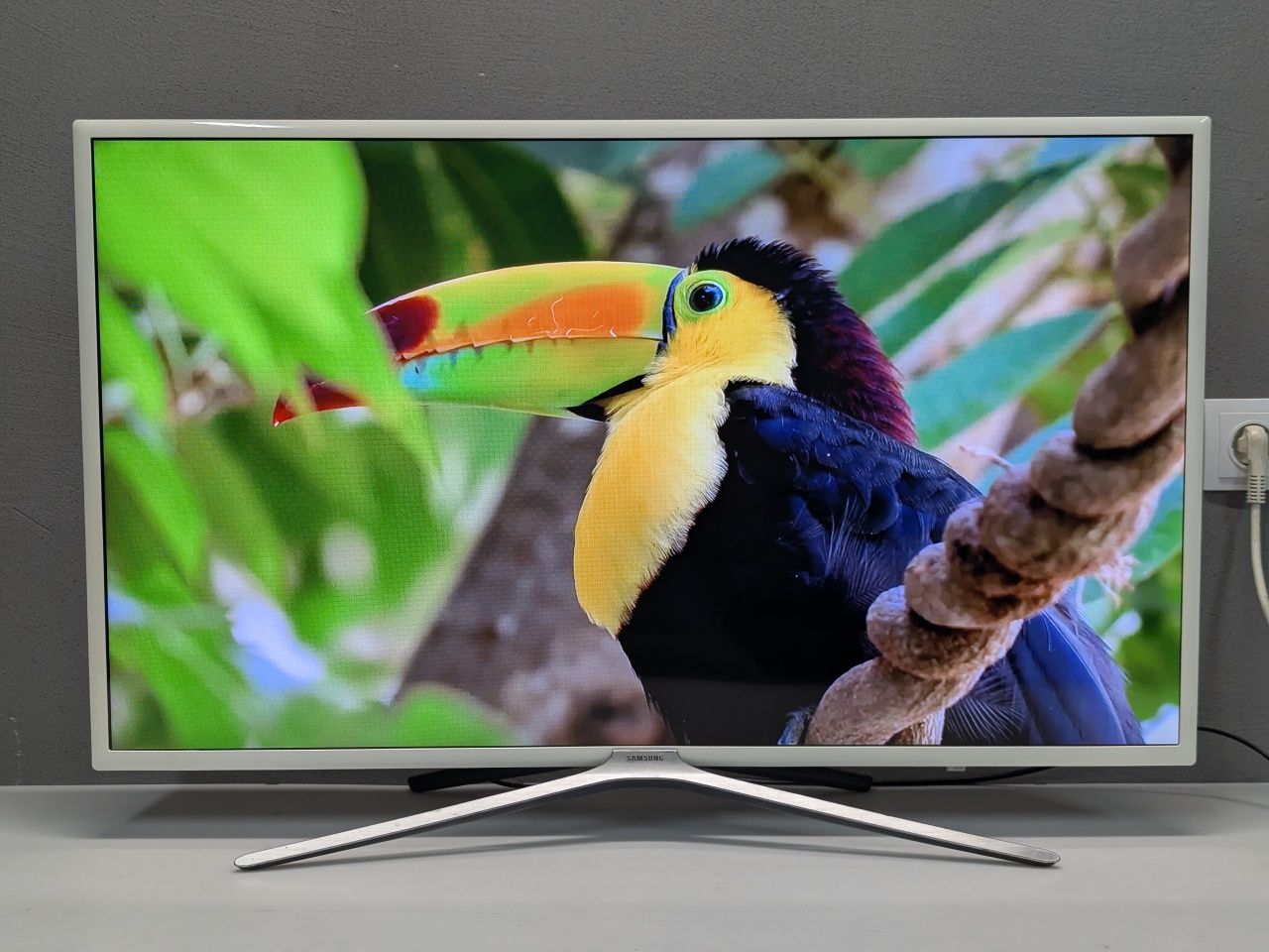 SAMSUNG UE40K5589SU Ultra Slim FullHD Smart TV Wi-Fi / 2017 /