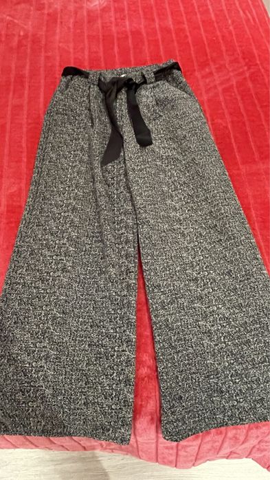 Calças novas tipo pantalonas pretas e brancas