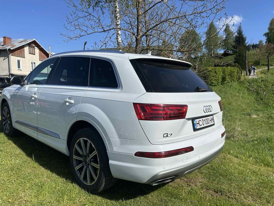 Audi  Q7  2.0 бензин  2019 року