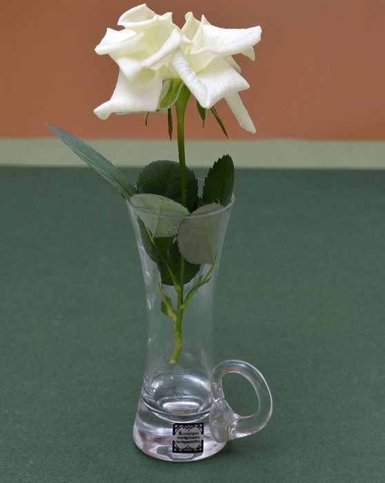 Вінтажна кришталева вазочка на одну квітку