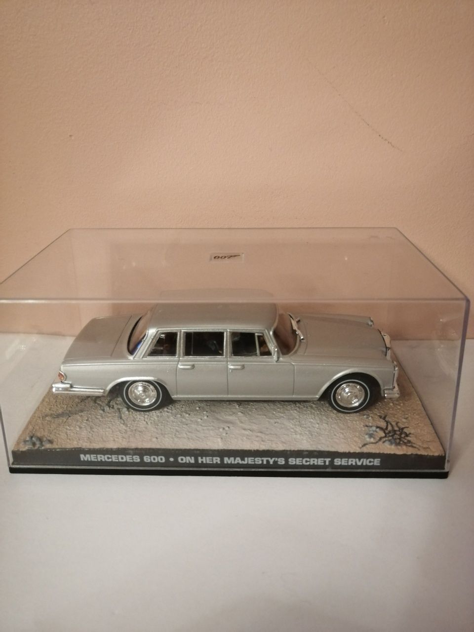 Mercedes 600 Bond 007 Ixo Diorama 1/43