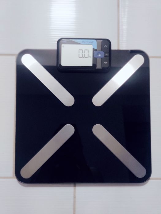 Veroval profesjonalna waga łazienkowa z analizą składu ciała