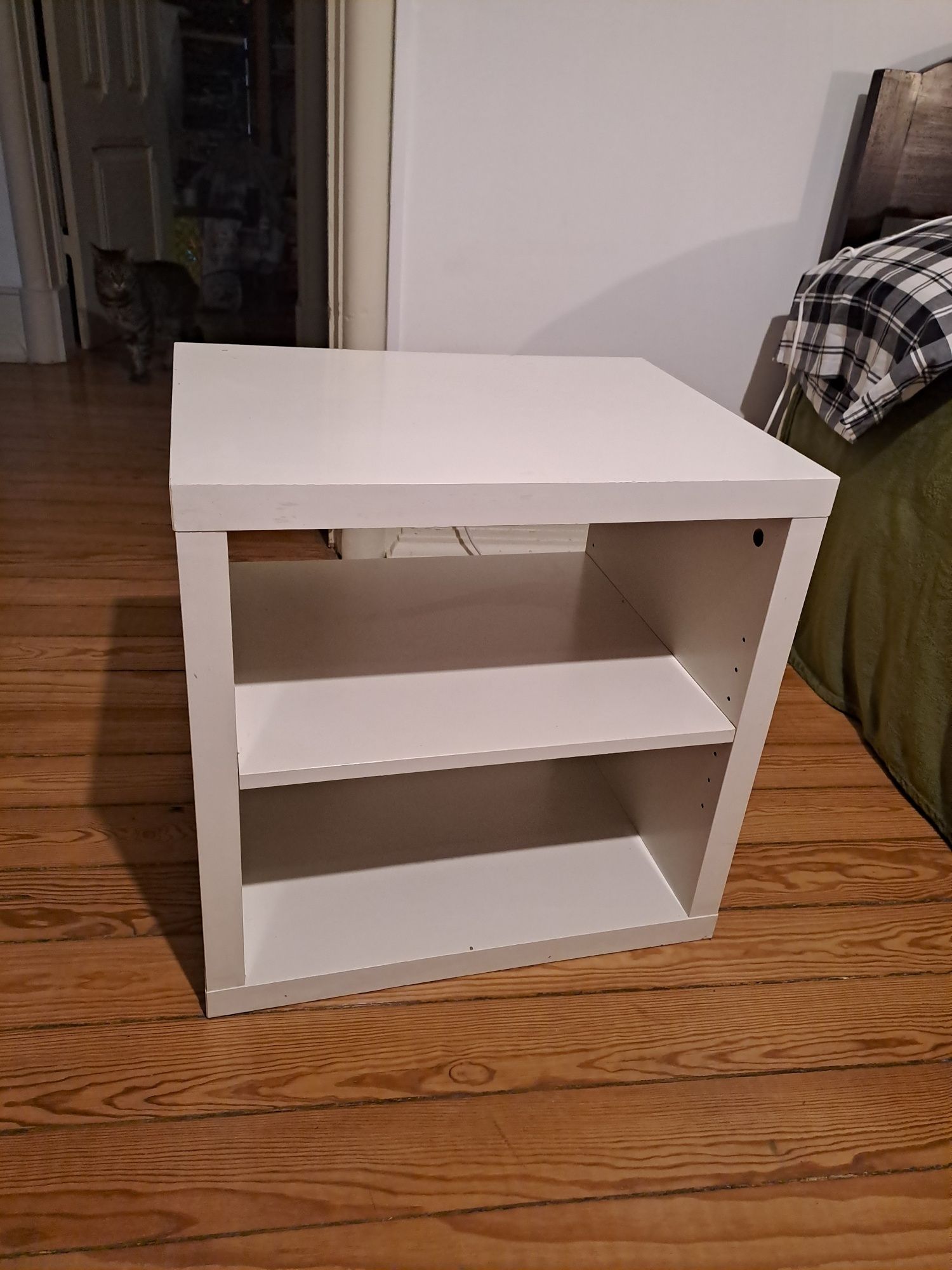 Mesa de cabeceira branca IKEA