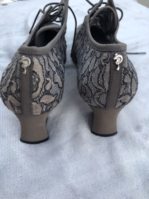 Sapatos renda em seda da POLLINI tmn 39 1/2