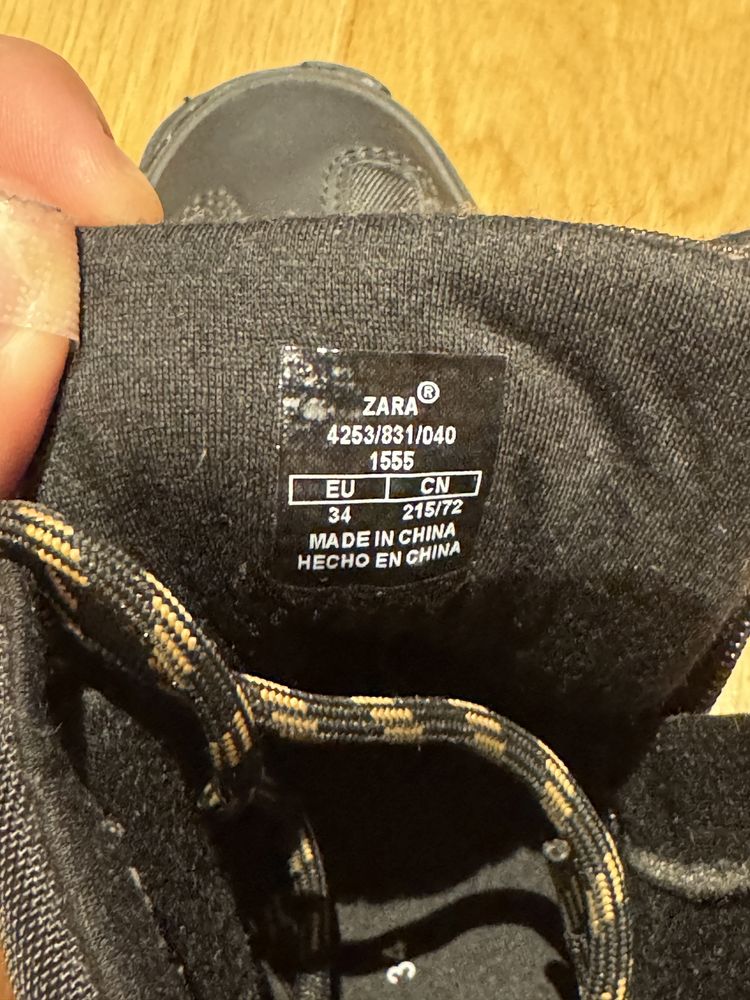 Botas da Zara de crianca
