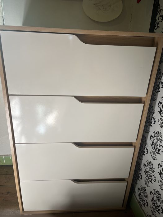 Comoda com 4 gavetas