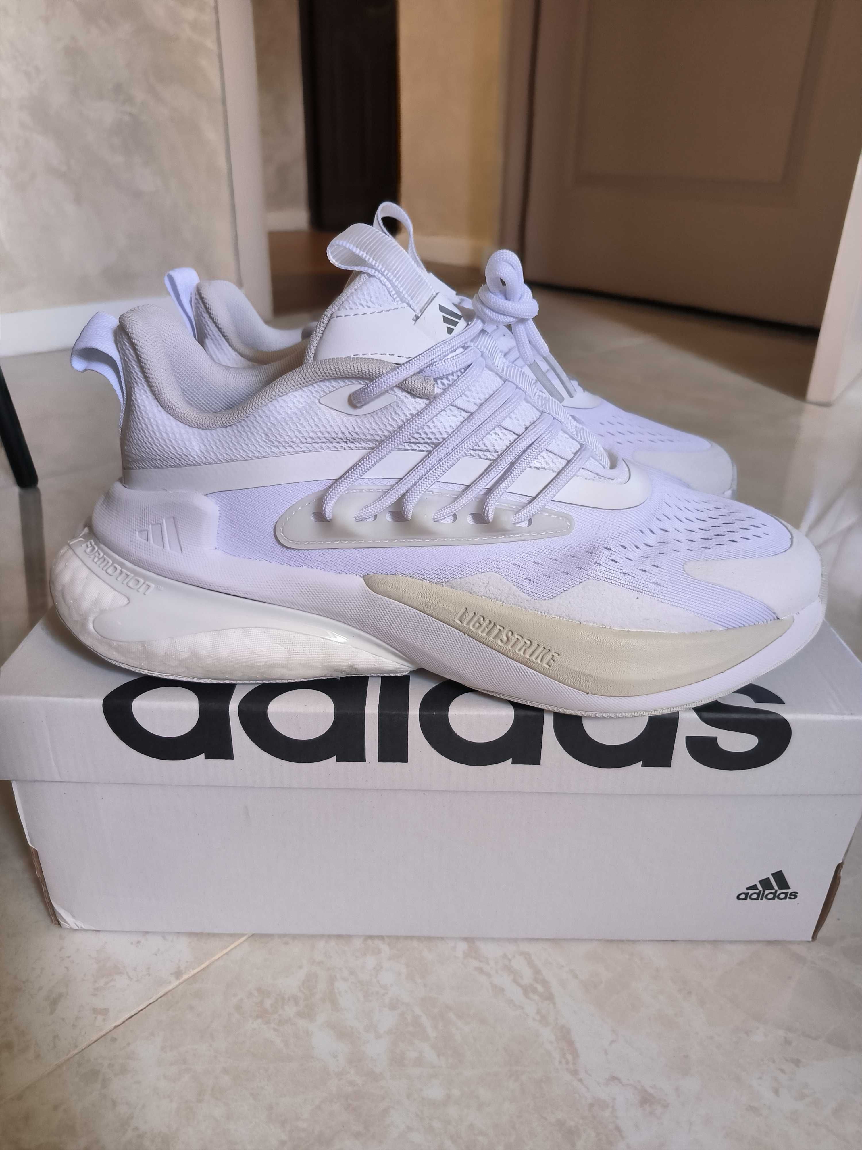 Кросівки Adidas AlphaBoost V2 нові