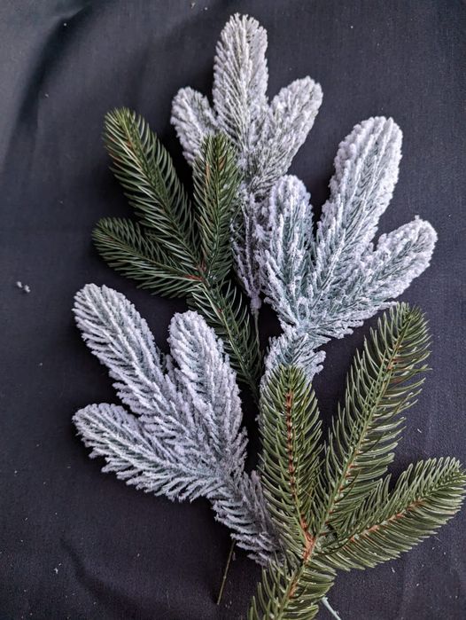 Литі гілочки зі штучної хвої (ялинки)