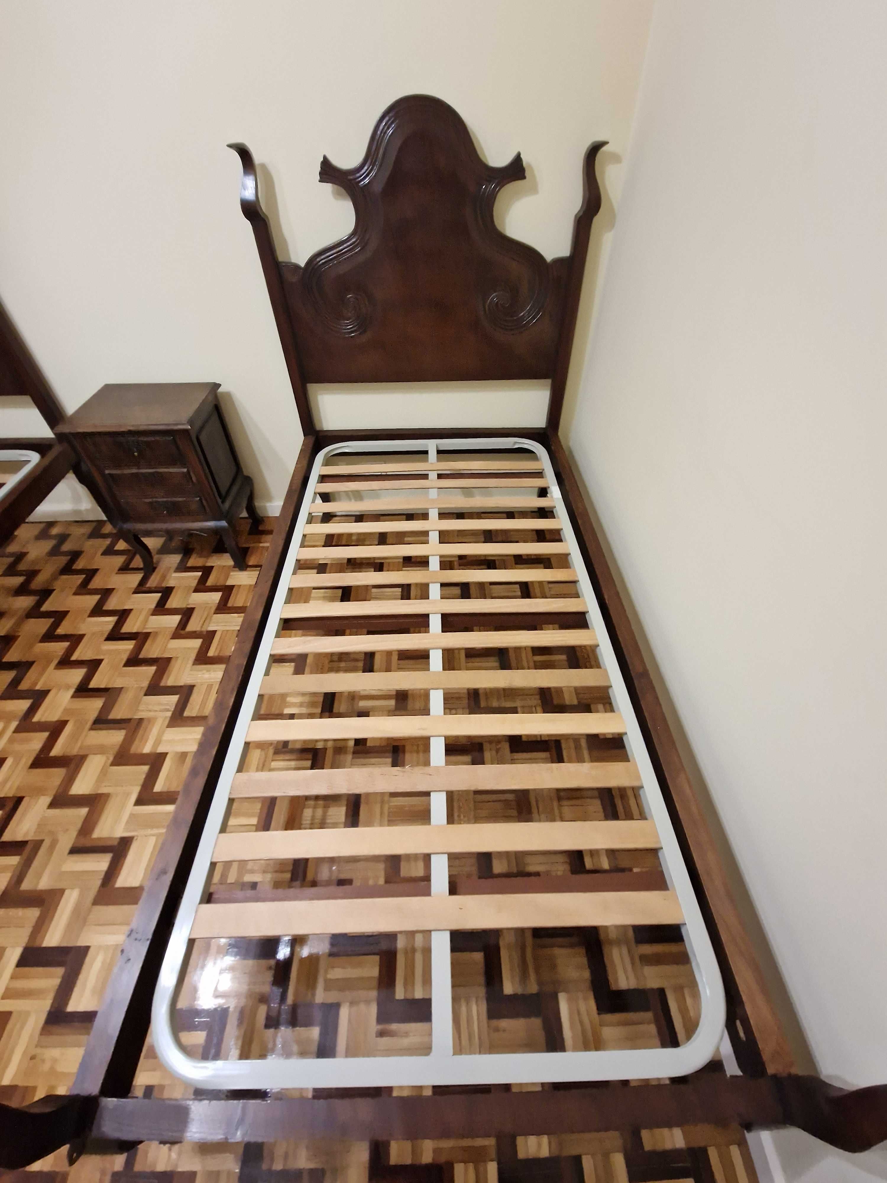 Móveis de quarto em madeira de castanho