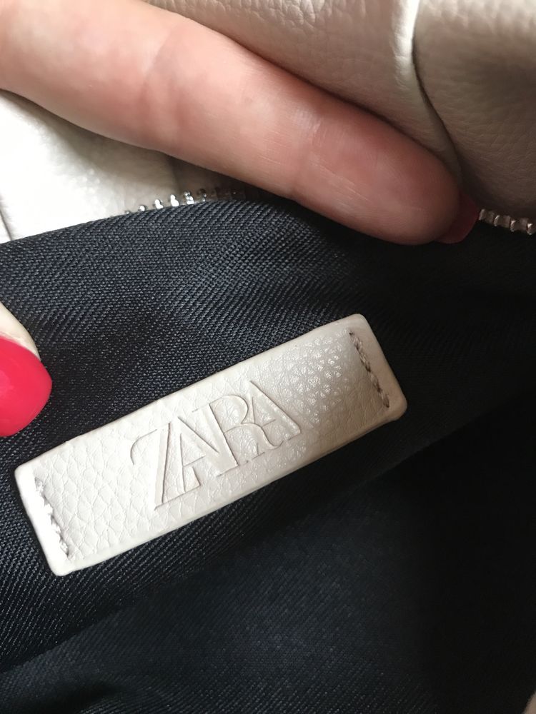 Zara бежева сумка на замку середнього розміру