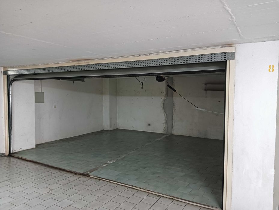 Garagem / Arrecadação / Armazém (SETÚBAL) 4 Caminhos