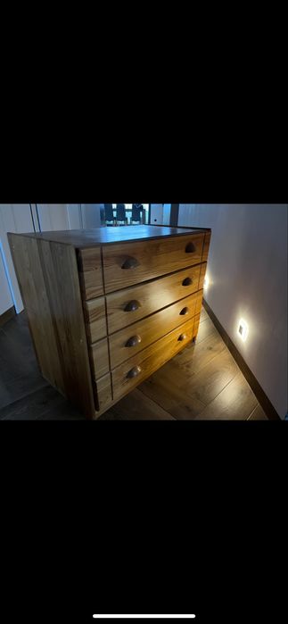Sosnowa komoda lakierowana