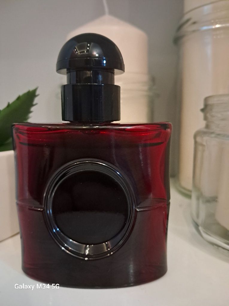 Yves Saint Laurent Black Opium Over Red