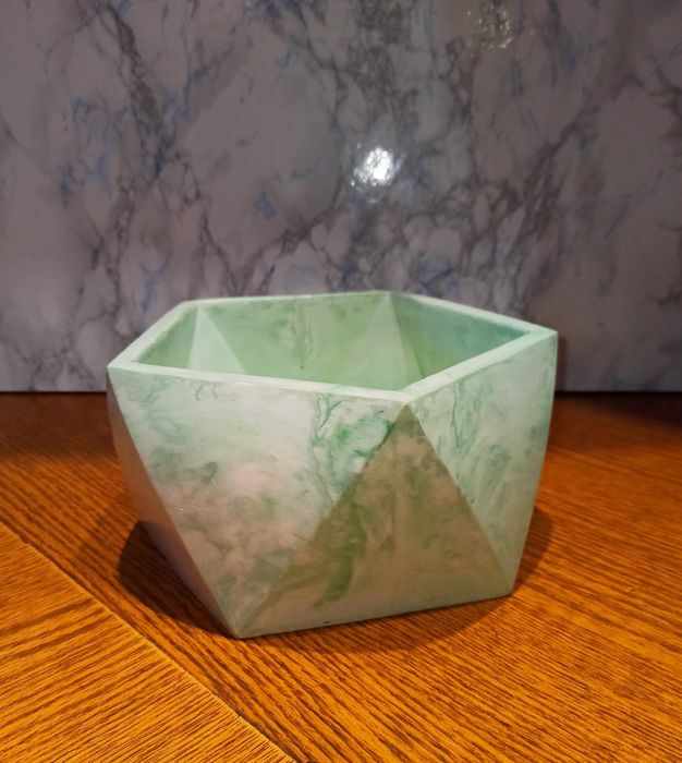 Декоративні кашпо з гіпсу