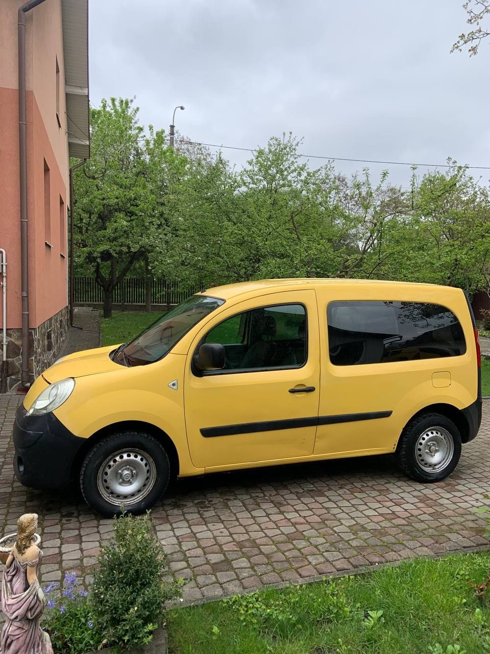 Продам Renault  Kangoo. 
Авто в рідній фарбі, ні ра