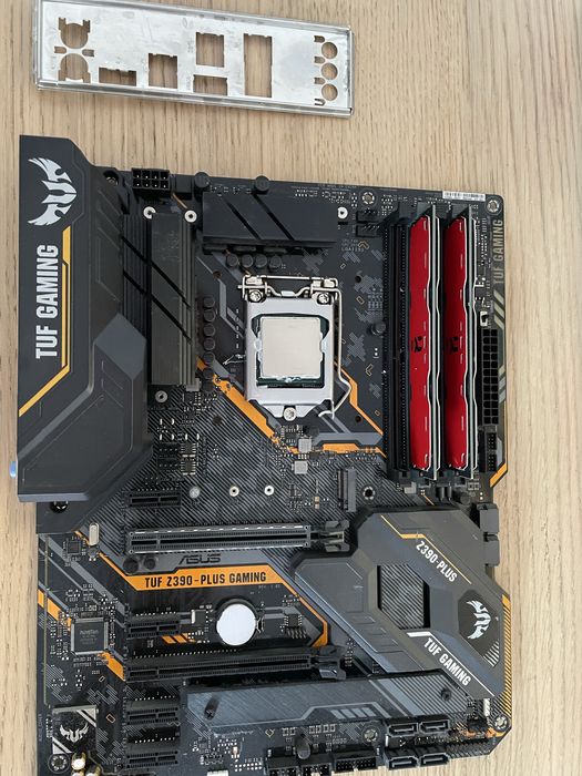 Intel Core i7-9700K, ASUS TUF Z390-PLUS GAMING, DDR4 2×8 GB