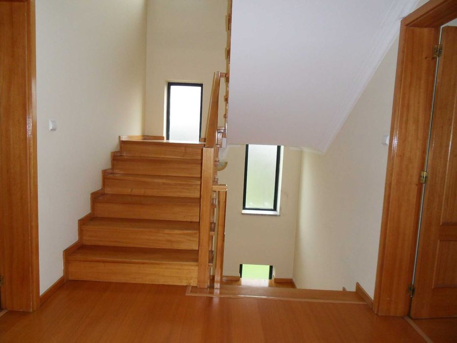 Excelente Moradia Isolada, 350m2, Aquecim. Central, Rio de Loba, Viseu