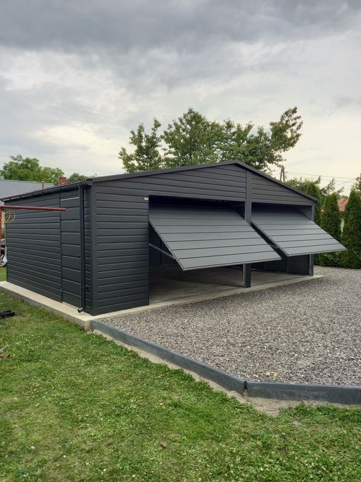 Garaż blaszany drewnopodobny nowoczesny wygląd