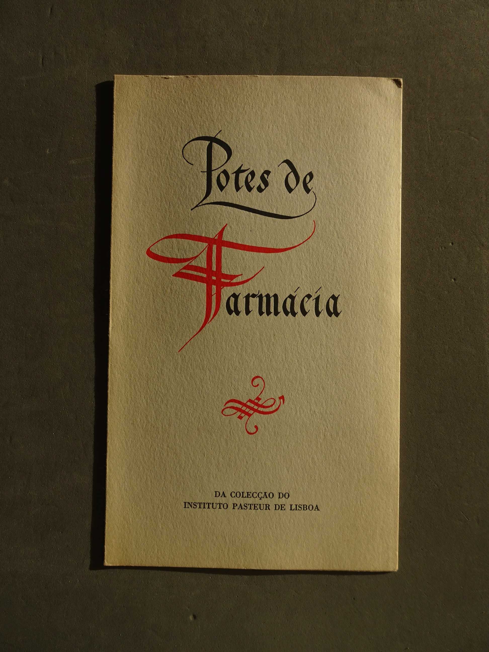 Potes de farmácia da coleção Instituto Pasteur de Lisboa I