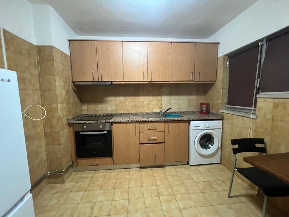 3 quartos disponiveis para arrendamento.