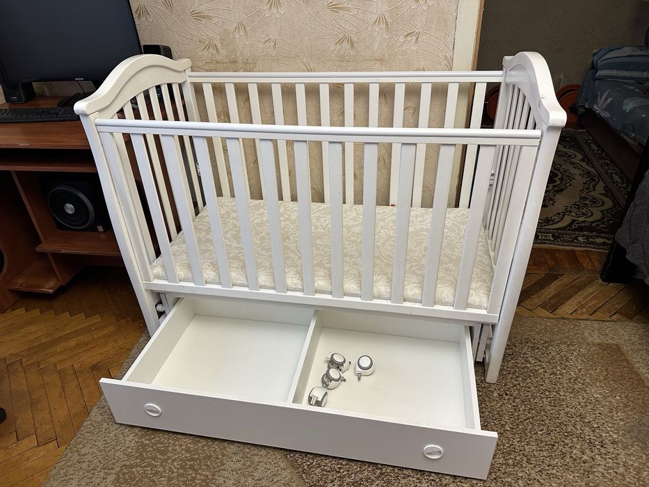 Кроватка детская Верес с маятником и ящиком