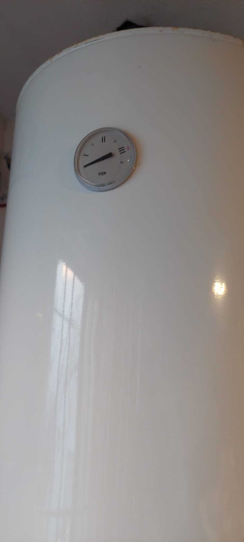 Termoacumulador a gás para recolha