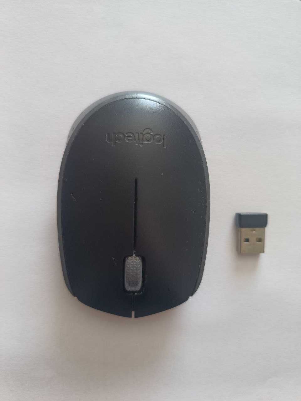 Myszka bezprzewodowa  Logitech 171 czarna dógość 98 mm szerokość 65 mm
