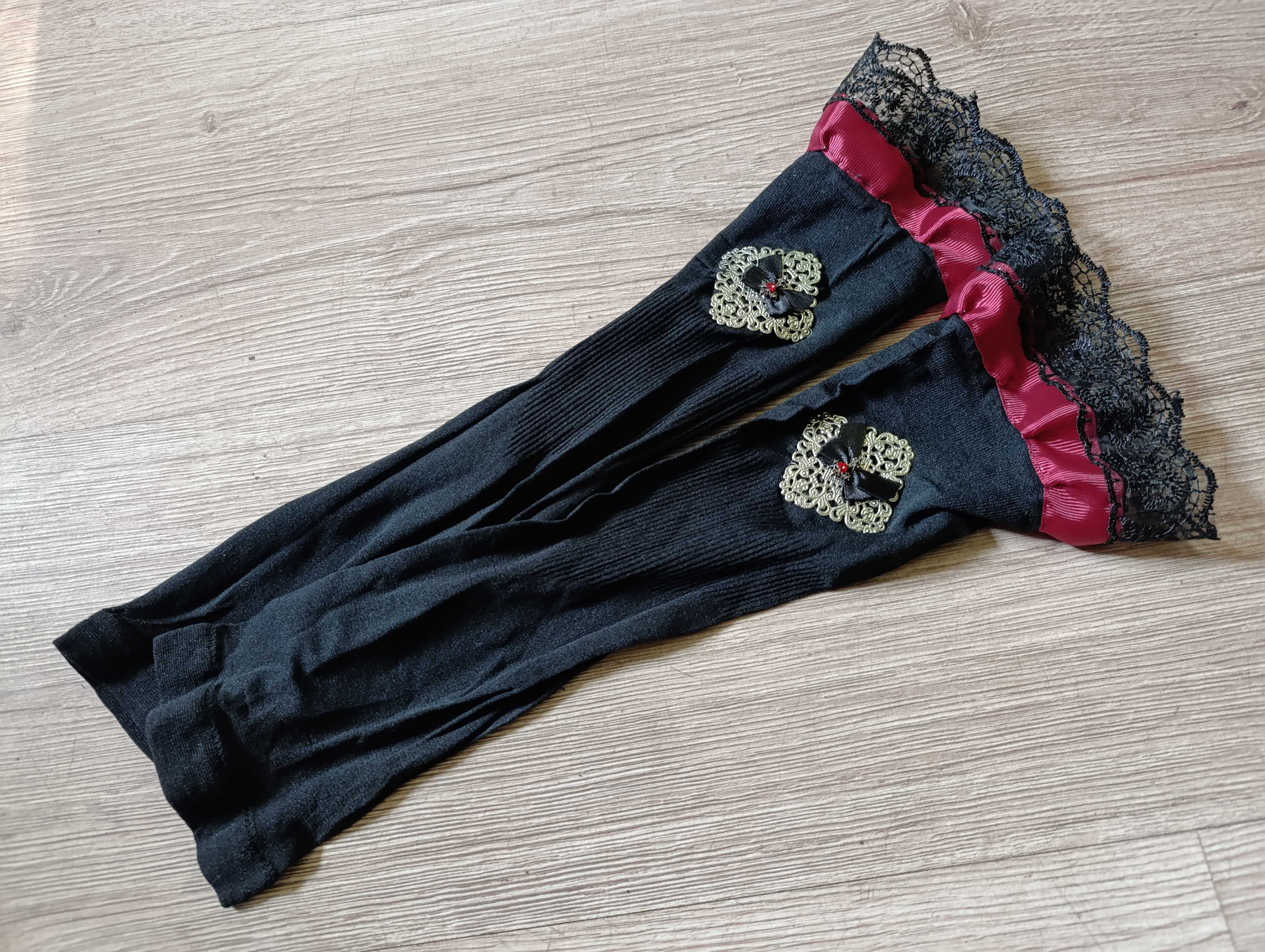 Rękawiczki dekorowane w stylu gotyckim