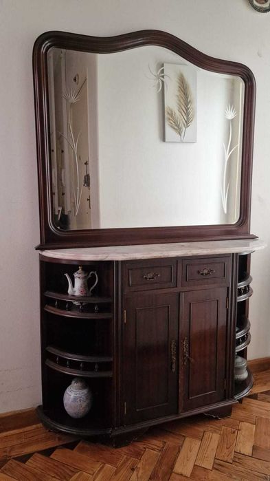 Sapateira envernizada