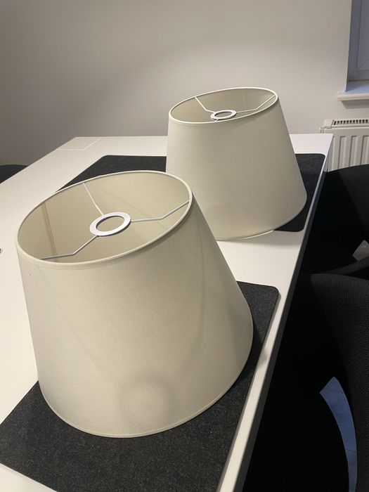 2 szt białych kloszy