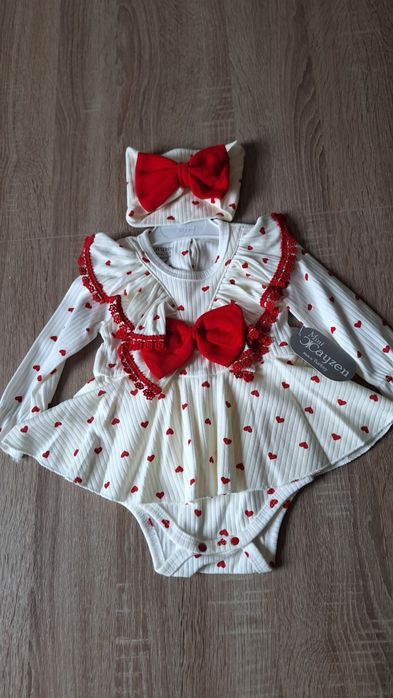 Sukienkobody ecri w czerwone serduszka z opaską 80/86