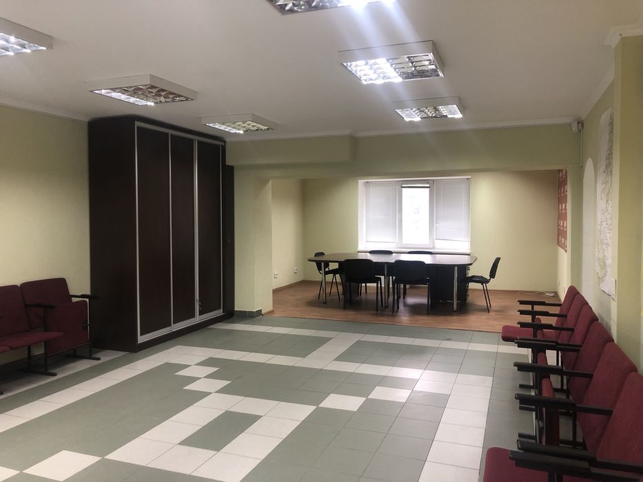 Продам офісне комерційне приміщення в м.Ріпки