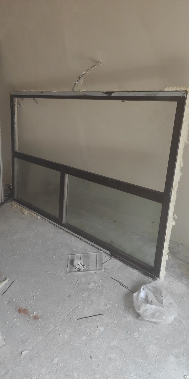 Продам балконную раму з дверима