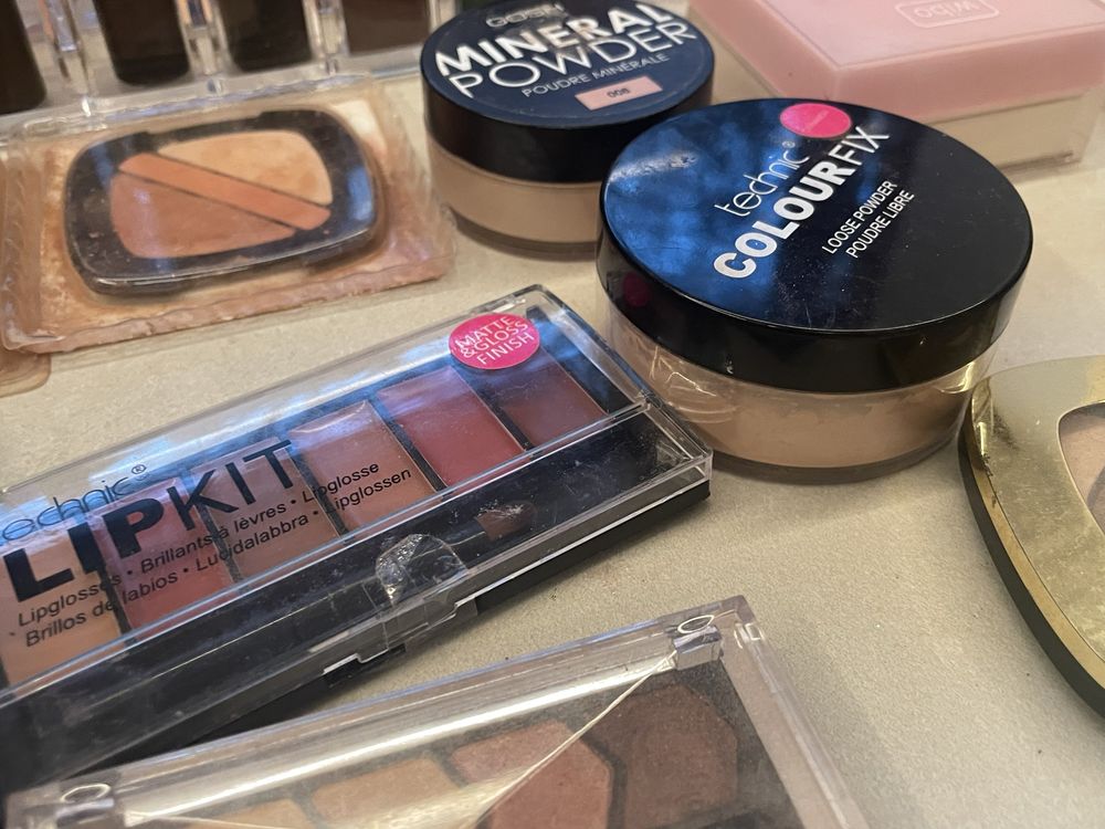Zestaw kosmetykow Dior, loreal, meybelin i inne wszystko ze zdjecia